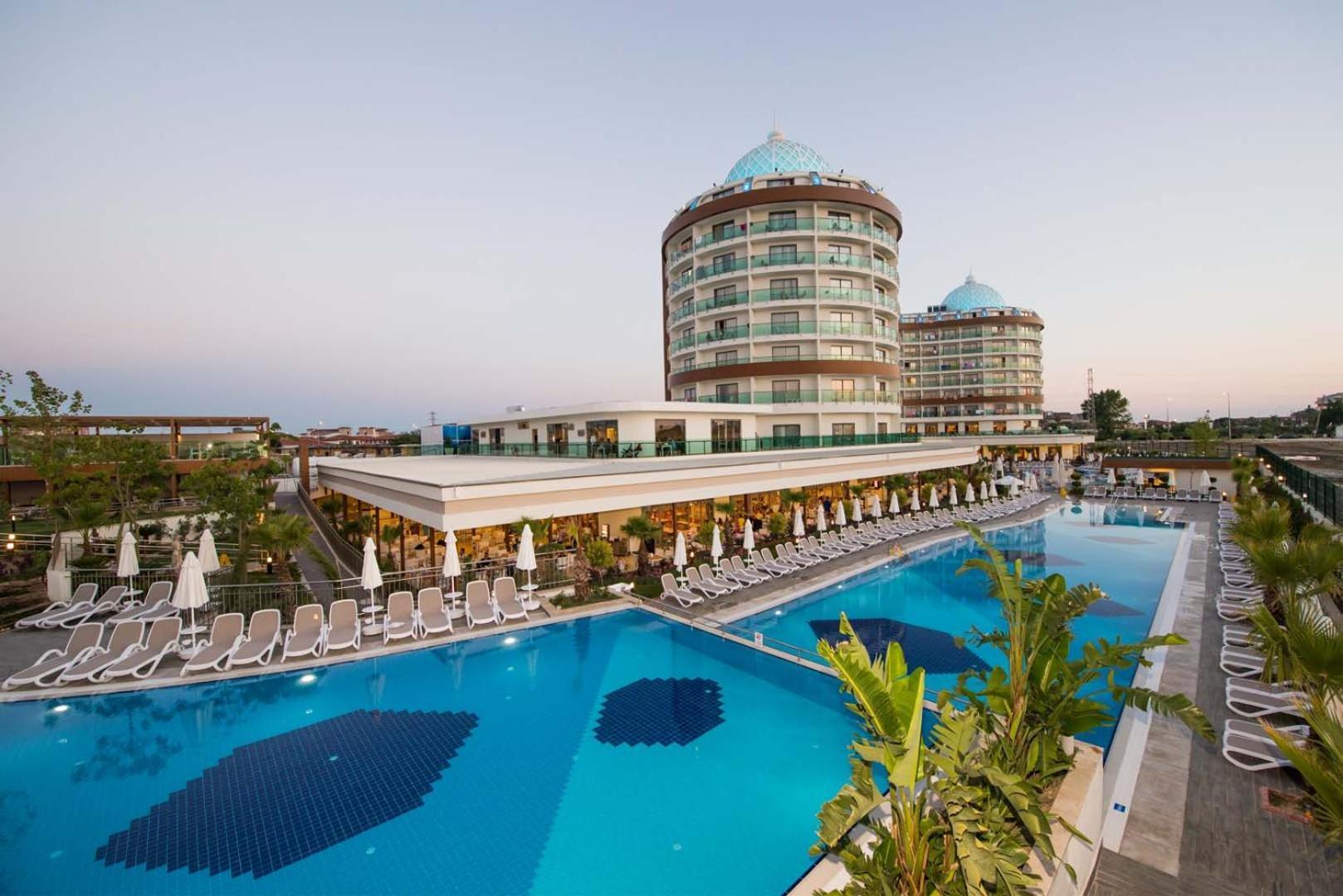 Dream World Aqua Hotel Side Exterior photo