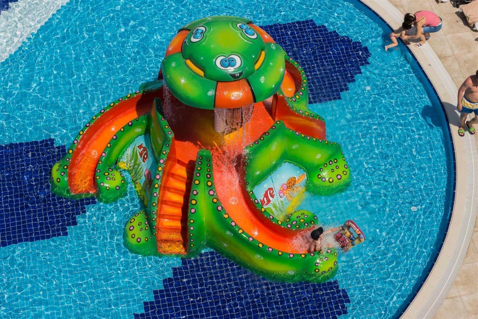 Dream World Aqua Hotel Side Exterior photo
