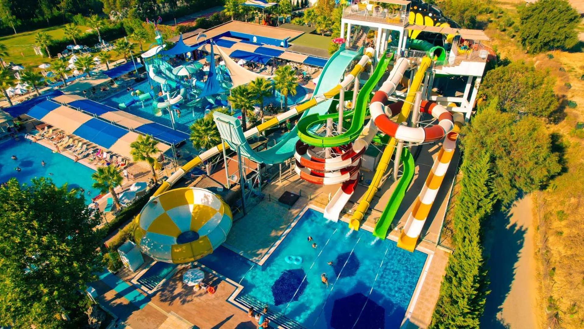 Dream World Aqua Hotel Side Exterior photo