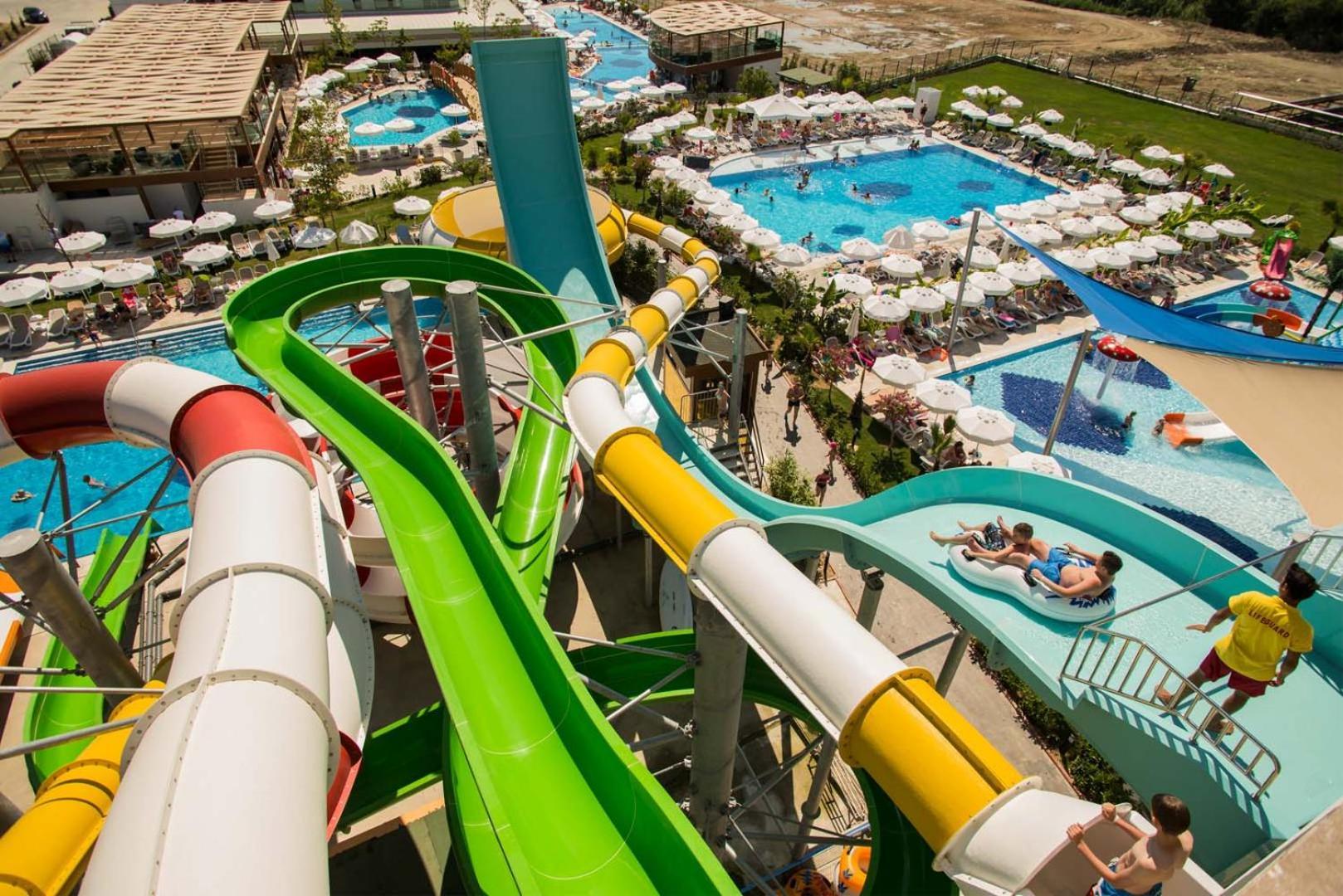 Dream World Aqua Hotel Side Exterior photo
