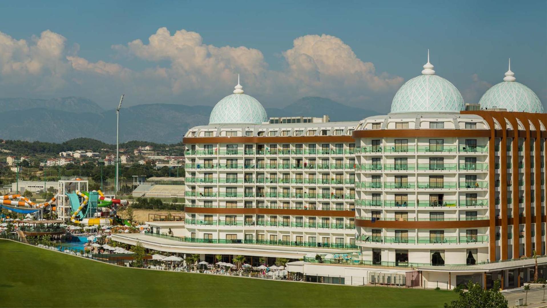 Dream World Aqua Hotel Side Exterior photo