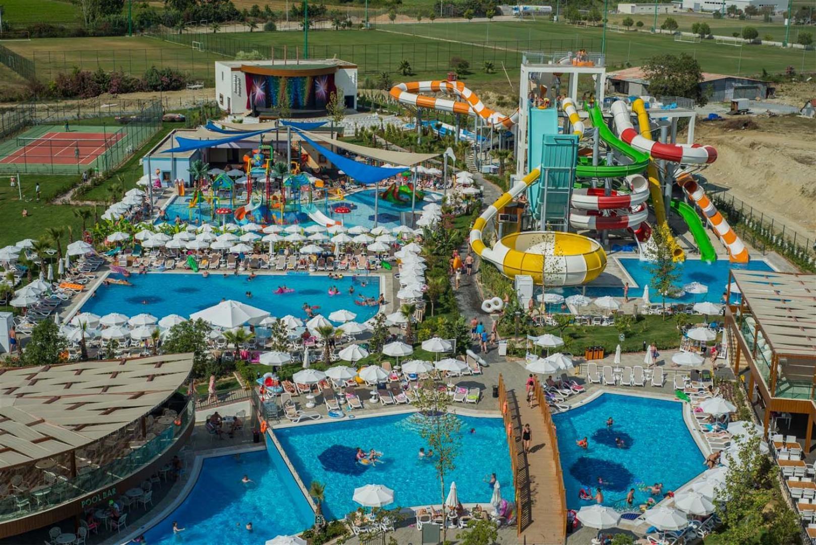 Dream World Aqua Hotel Side Exterior photo